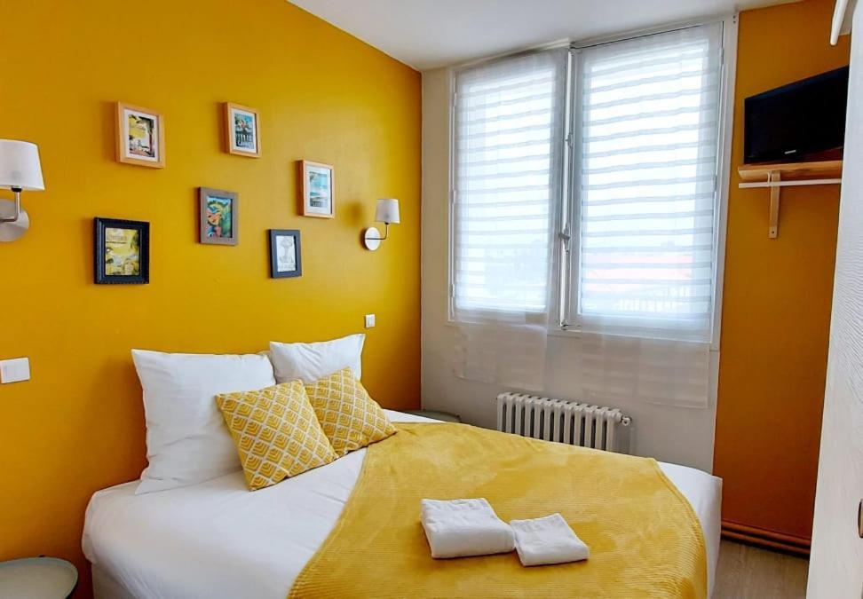 Hotel La Croisette & Restaurant Bistrot Gantier En Centre Ville Руайян Экстерьер фото